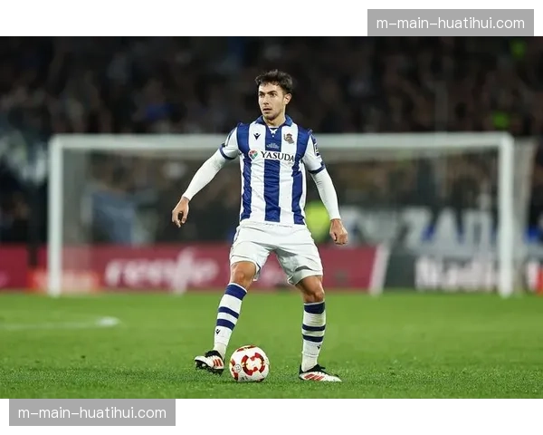 曼联苏比门迪被评180度球员 半转身接球不自在拖累后场出球